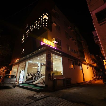 Radical Palace Hotel And Restaurant Lucknow Exterior photo